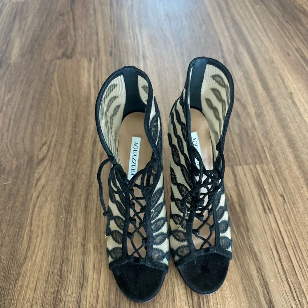 Aquazzura
105mm Chantilly pumps Elegant Black Lace Stiletto Heels - Picture 2 of 5